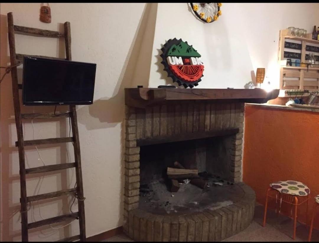 פוליניו Umbria In Bike B&B מראה חיצוני תמונה